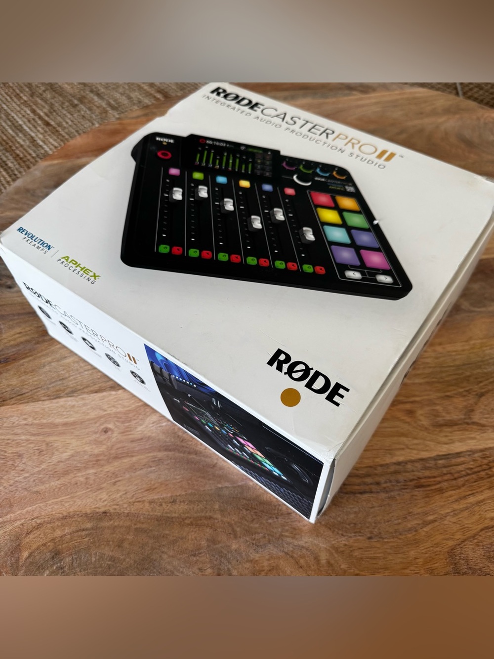 RODE RODECaster Pro II Integrated Audio Production Studio - Picture 4 of 13